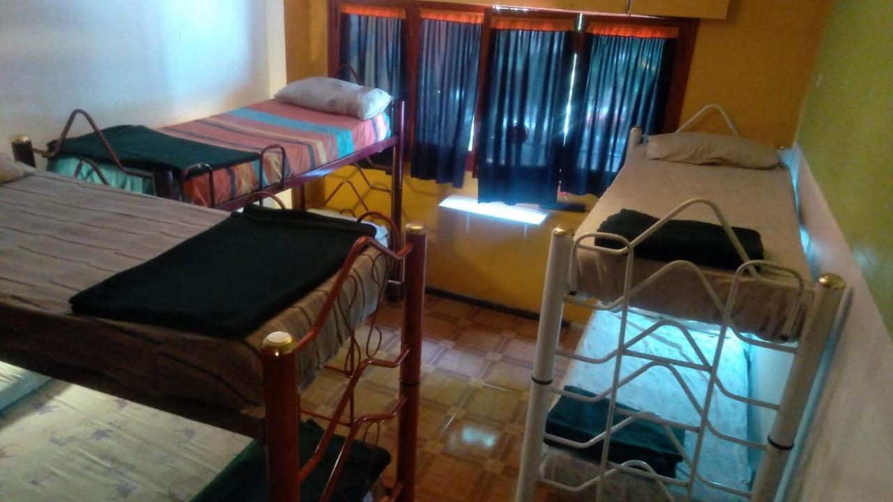 Campo Base Youth Hostel Мендоса Экстерьер фото